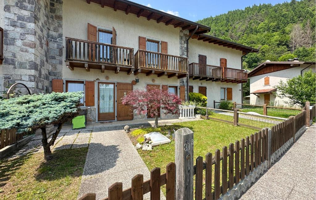 Το κτήριο όπου στεγάζεται  η παραθεριστική κατοικία