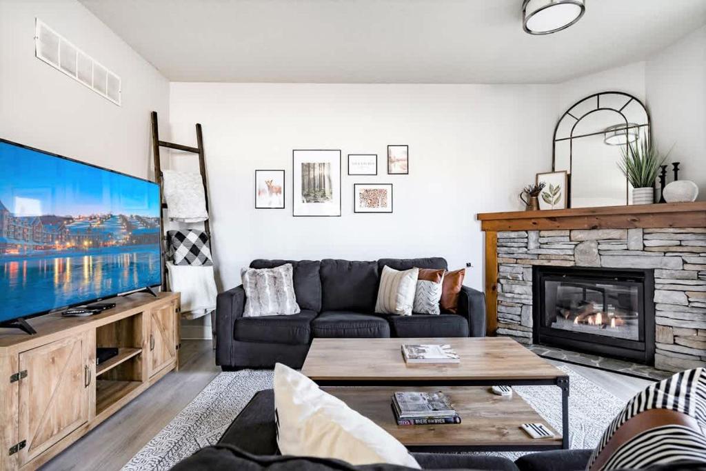 Posezení v ubytování Beautiful & Bright 3 Bed Townhome Near Village