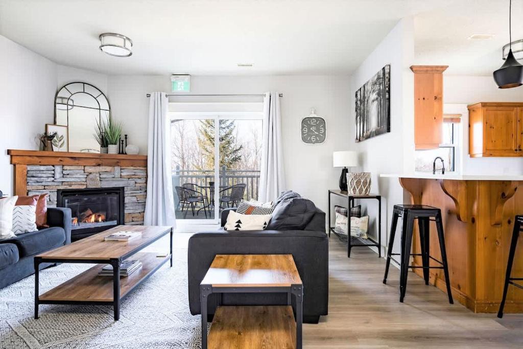 Posezení v ubytování Beautiful & Bright 3 Bed Townhome Near Village