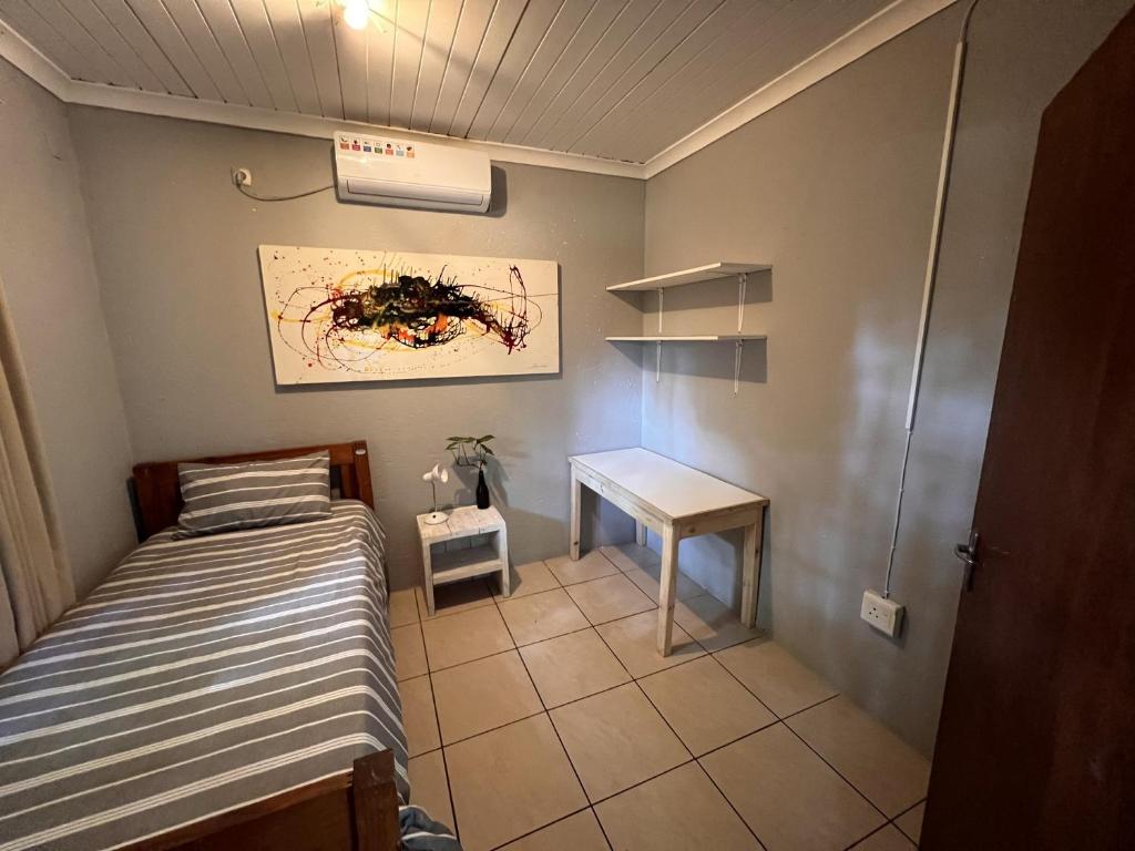 Postel nebo postele na pokoji v ubytování Moz-Tree Inn