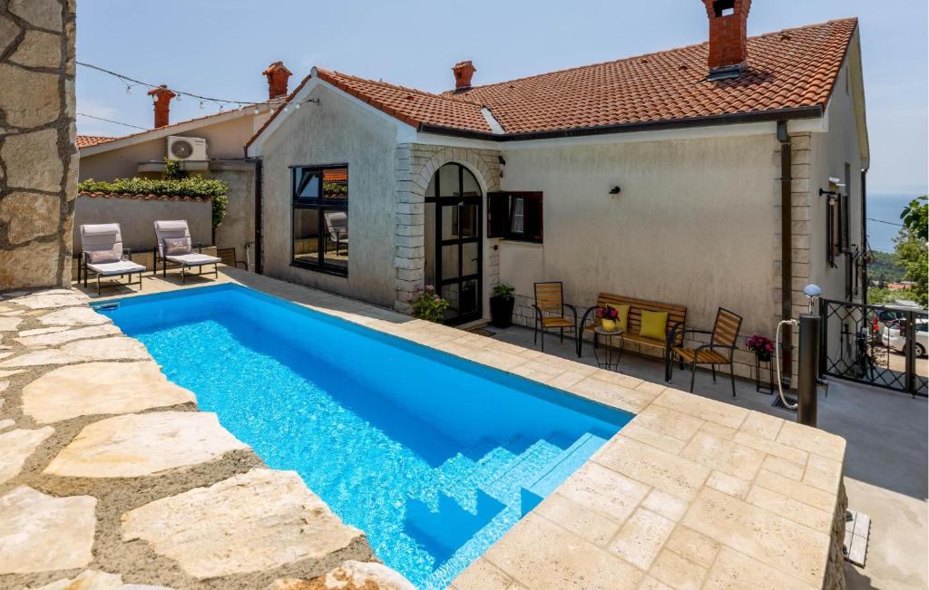 Πισίνα στο ή κοντά στο Lovely Home In Glavani