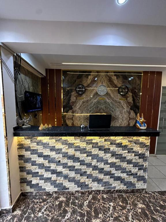El lobby o recepción de go vibes pyramids