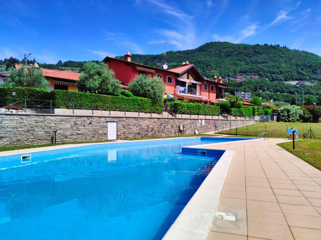 En generel udsigt til bjerge eller udsigt til bjerge taget fra lejligheden