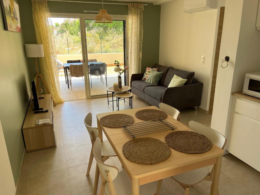 a kitchen and living room with a table and chairs at T2 - Marine de sant ambroggio, LUMIO 20260 in Lumio