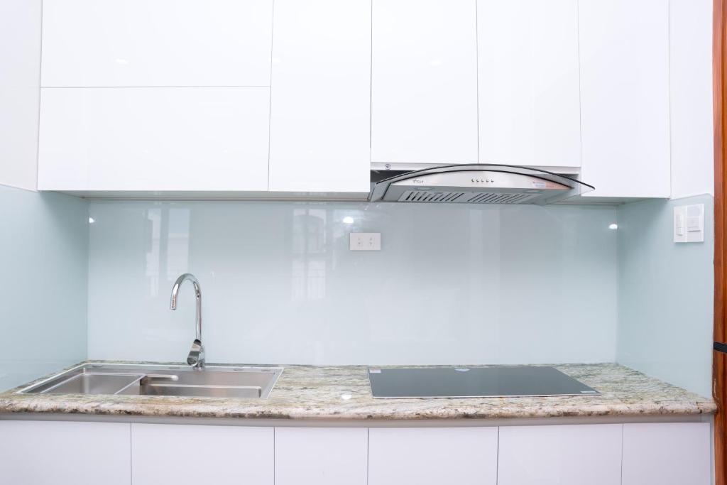 Kuchyň nebo kuchyňský kout v ubytování Hải Anh Hotel & Apartment - KDL Đồi Rồng