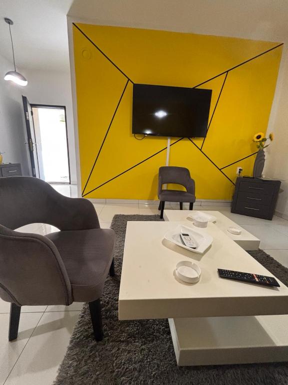 TV a/nebo společenská místnost v ubytování Apartmani Keka
