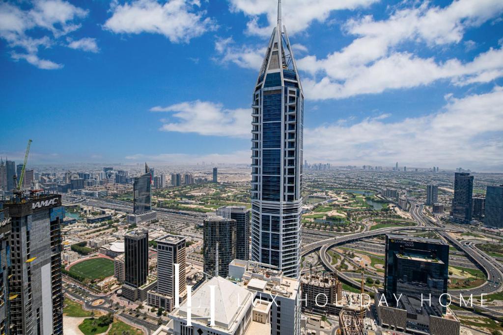 Nespecifikovaný výhled na destinaci Dubaj nebo výhled na město při pohledu z apartmánu