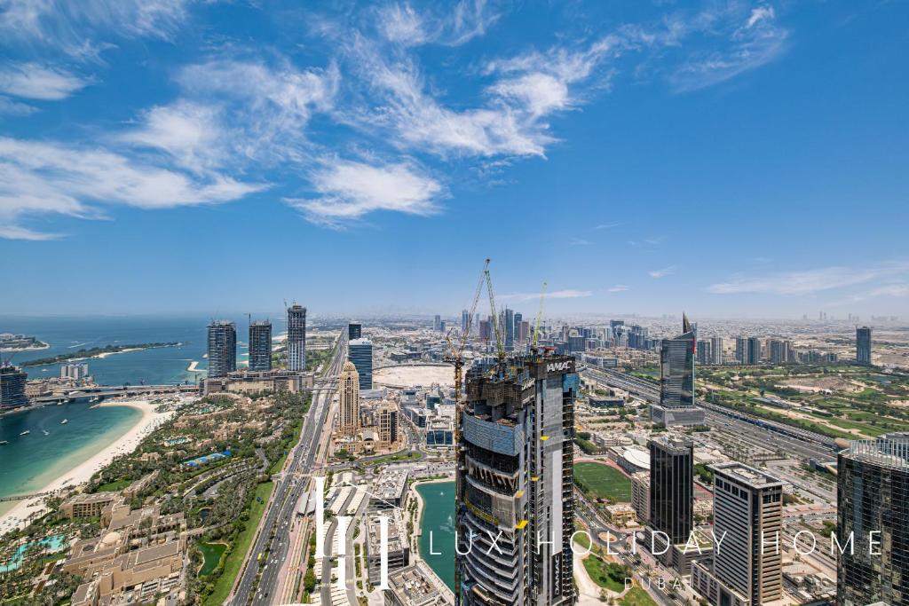 Nespecifikovaný výhled na destinaci Dubaj nebo výhled na město při pohledu z apartmánu