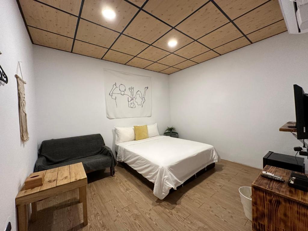 Ένα ή περισσότερα κρεβάτια σε δωμάτιο στο HELLO Make Yourself at Home