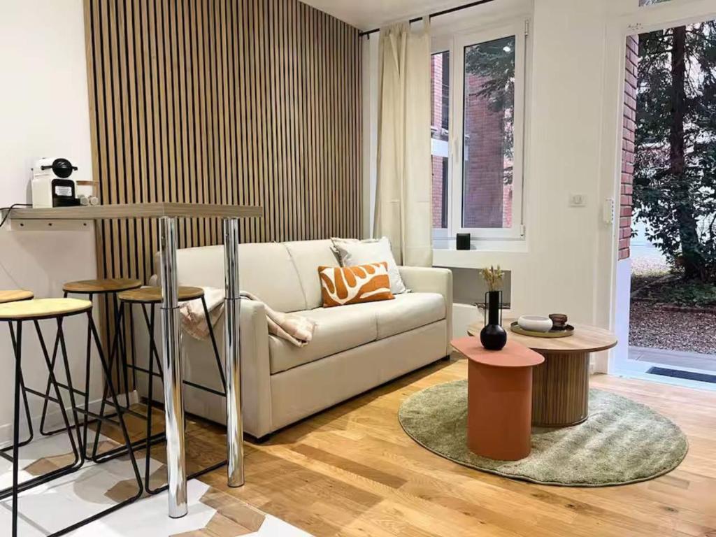 Celine 16 Paris Lumière 2 Bedroom by Eiffel Tower