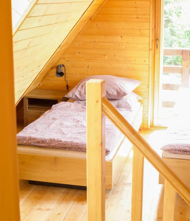 Posteľ alebo postele v izbe v ubytovaní Chata s luxusním výhledem a bazénem
