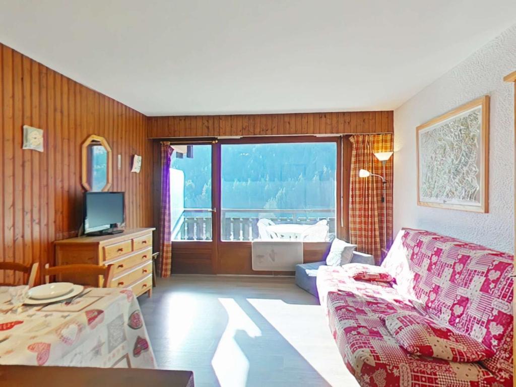 Et tv og/eller underholdning på Studio confortable avec parking au Grand Bornand - FR-1-241-132