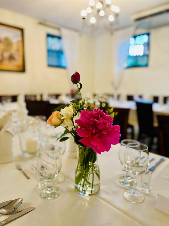 Dworek Zloty Róg Hotel i Restauracja - Resim 4