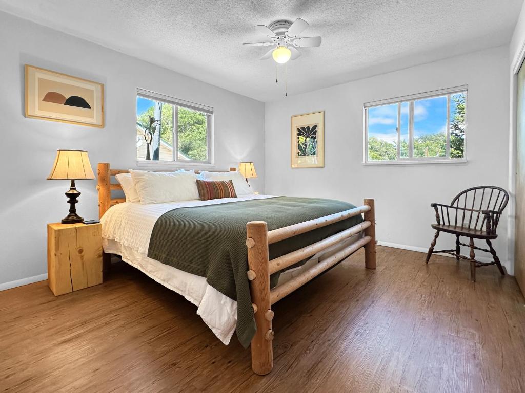 Rocky Mountain Inn - Two-Bedroom Apartment With Garden View