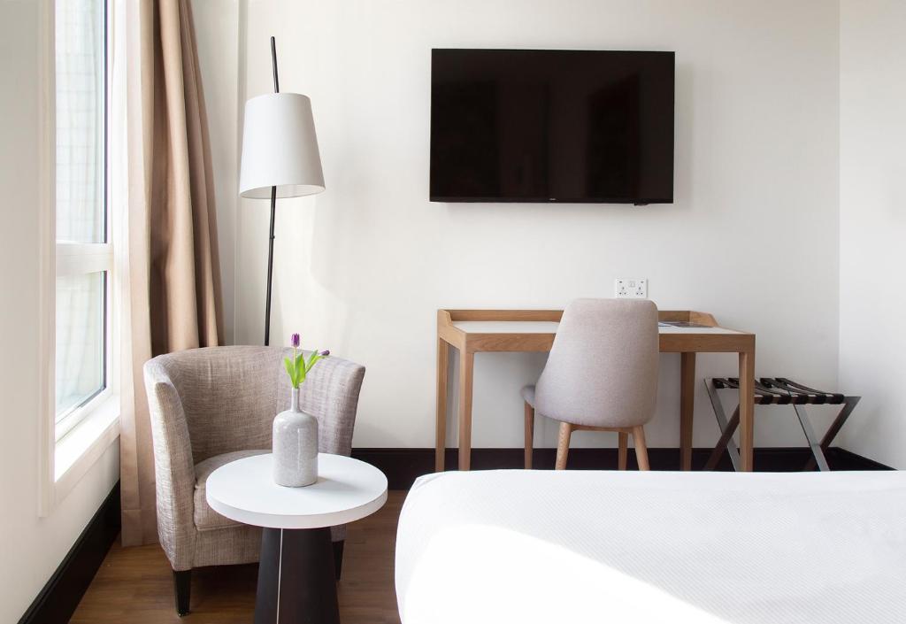 H10 London Waterloo - Resim 4