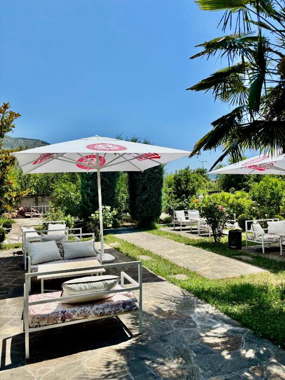 Jardín al aire libre en Blen Grand