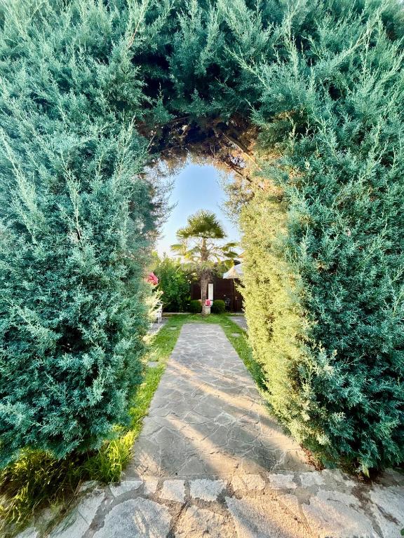 Jardín al aire libre en Blen Grand