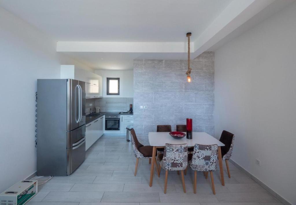 Kuhinja ili čajna kuhinja u objektu Seaview Villa with pool-Vanja