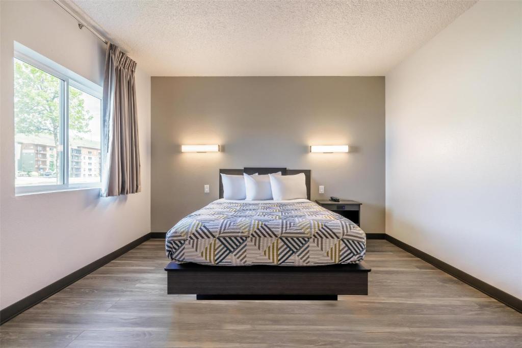 Motel 6-Missoula, MT - Queen Room - Disability Access - Non-Smoking