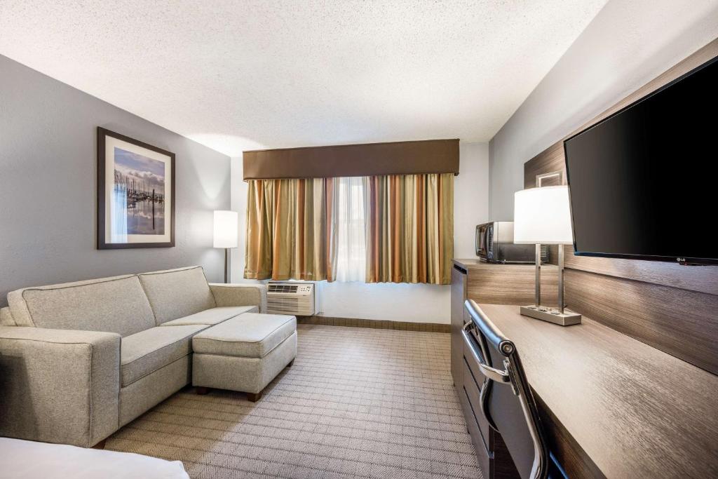 Posezení v ubytování SureStay Hotel by Best Western SeaTac Airport North