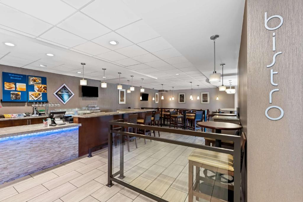 Restaurace v ubytování SureStay Hotel by Best Western SeaTac Airport North