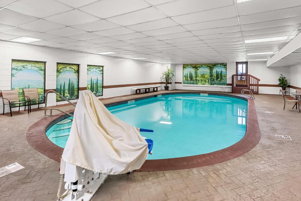 Bazén v ubytování SureStay Hotel by Best Western SeaTac Airport North nebo v jeho okolí