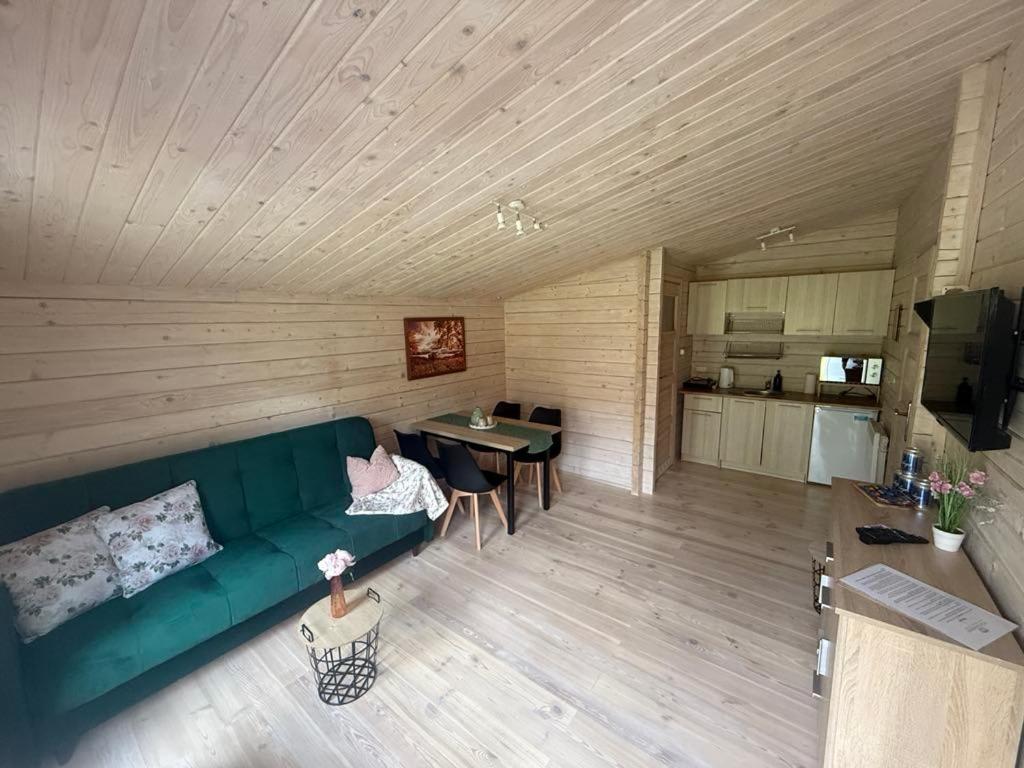 Kuchyňa alebo kuchynka v ubytovaní Domki letniskowe Wczasy jak Marzenie