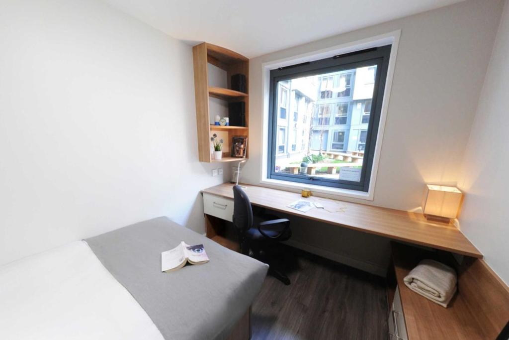 Gambar di galeri bagi Student Only Gold Ensuite Mid Level at Chapter Islington di London