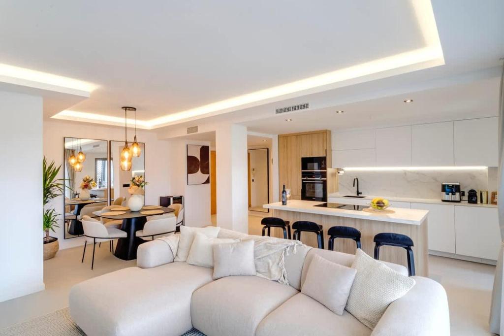 Conde Nest Flat with Wouw Views