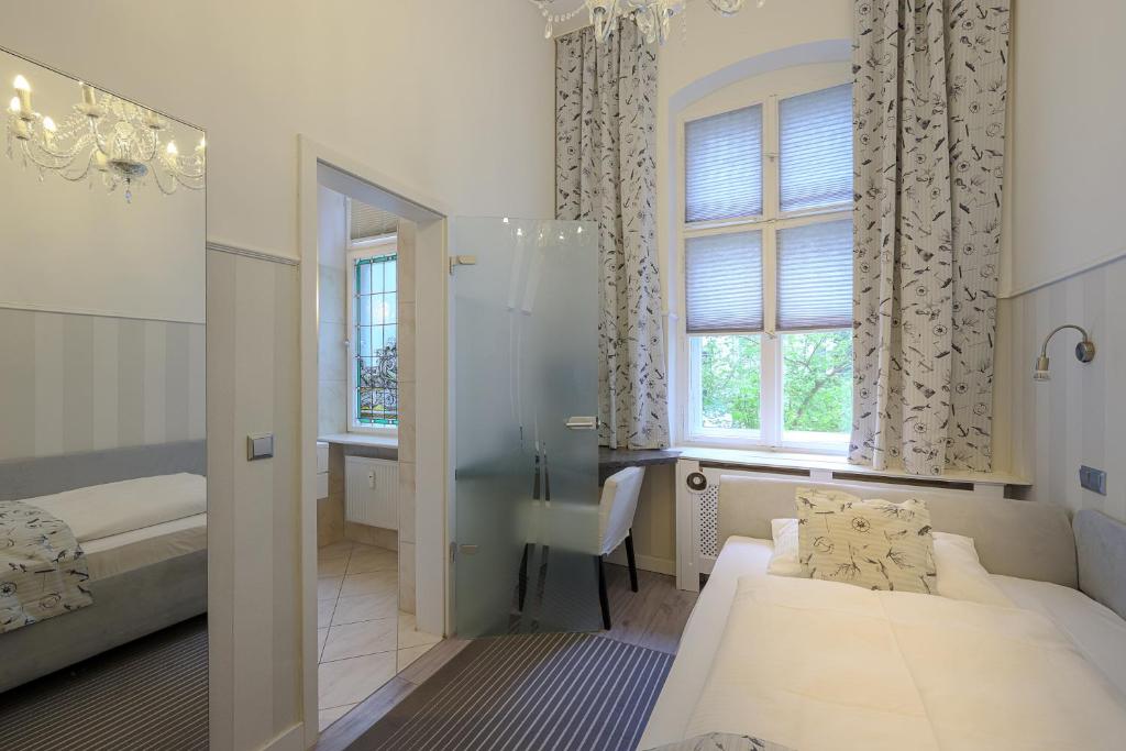 Postel nebo postele na pokoji v ubytování Hotel Augusta Am Kurfürstendamm