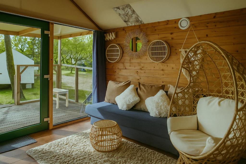 Herbals - Tree&Lake houses with bath, sauna, bikes, motorboat - One-Bedroom Cottage In The Trees With Jacuzzi