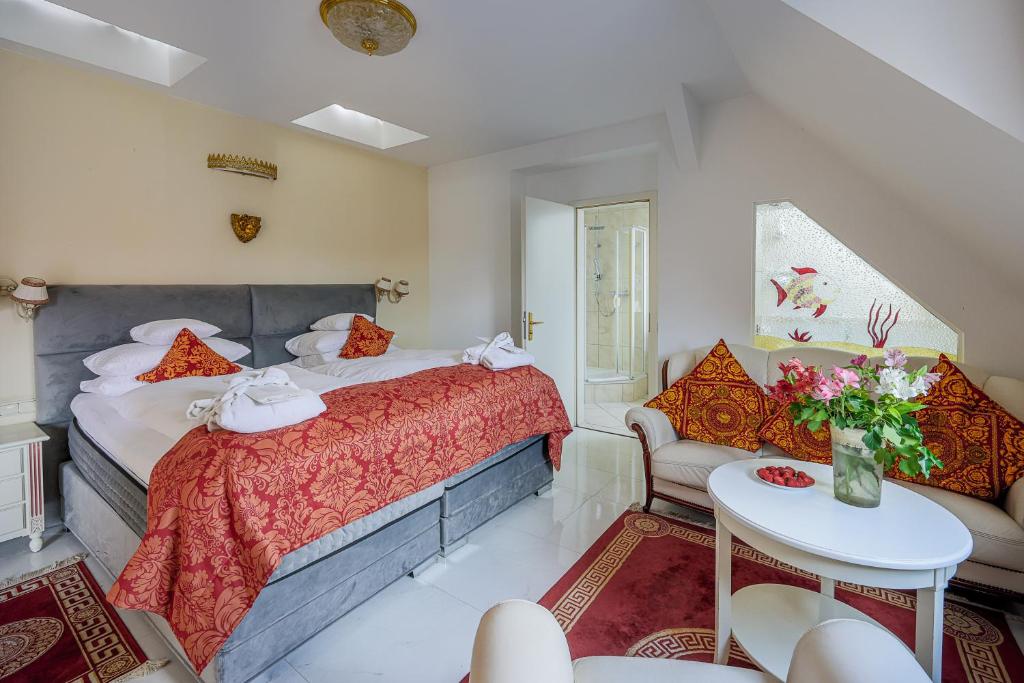 
Suite with Spa Bath and Sauna
