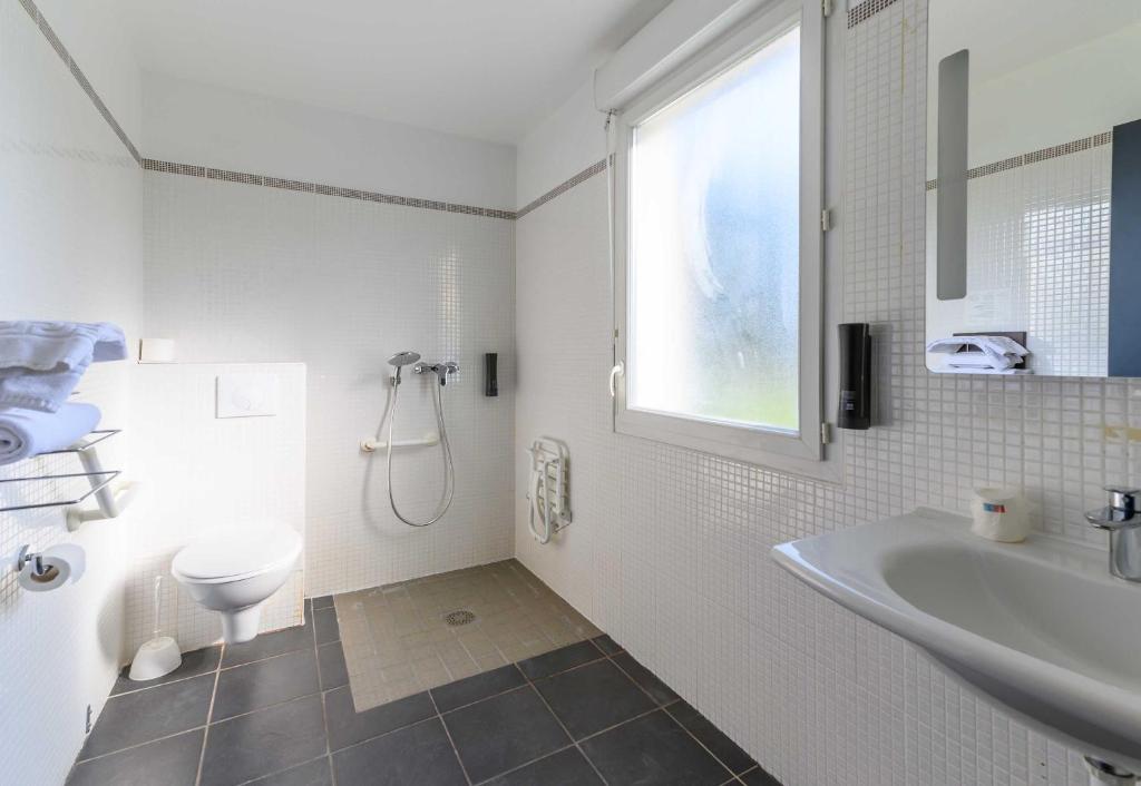Koupelna v ubytování B&B HOTEL Compiègne Thourotte