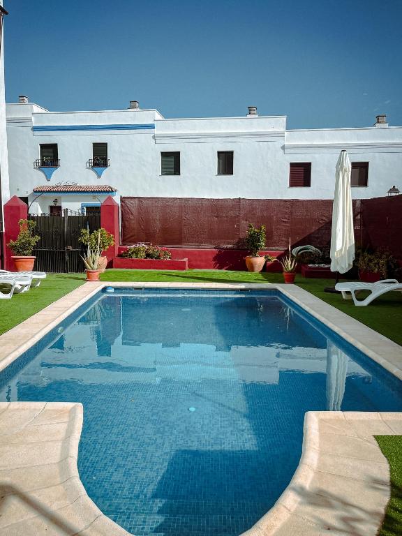 Bazén v ubytování Hostal El Pinar nebo v jeho okolí