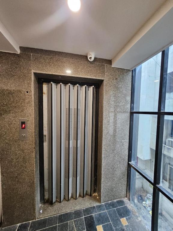 Fotografie z fotogalerie ubytování hotel leo v destinaci Rádžkót