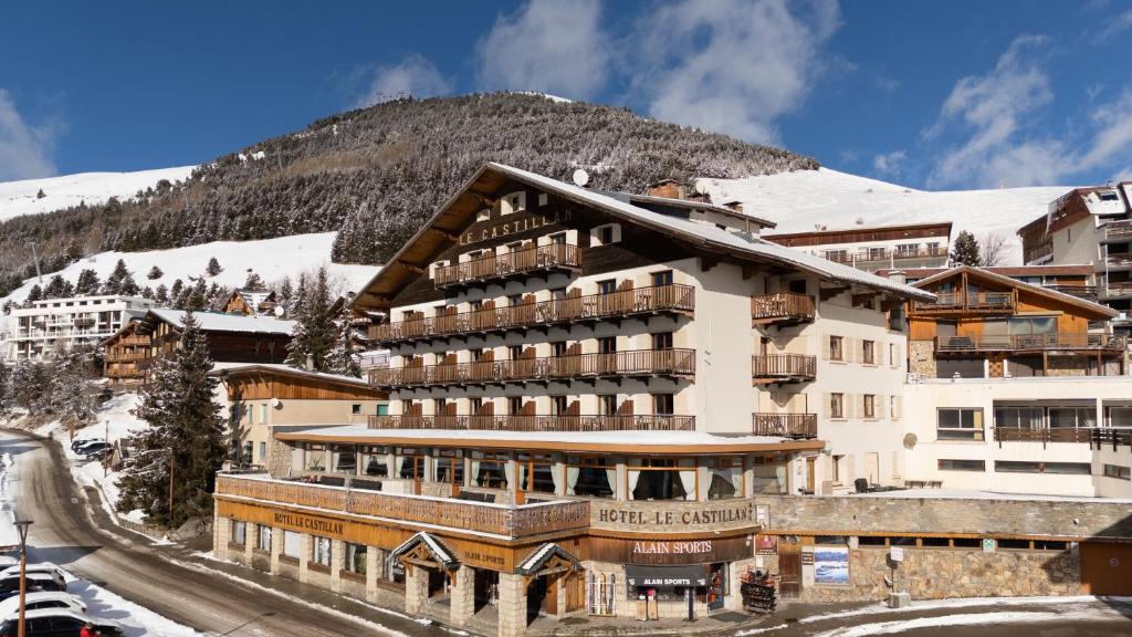 Nespecifikovaný výhled na hory nebo výhled na hory při pohledu z hotelu