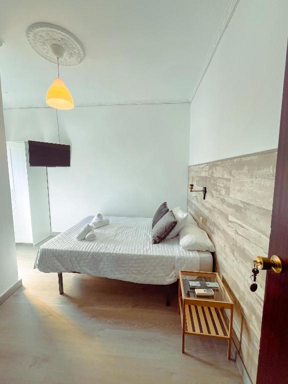 Postel nebo postele na pokoji v ubytování Hostal El Pinar