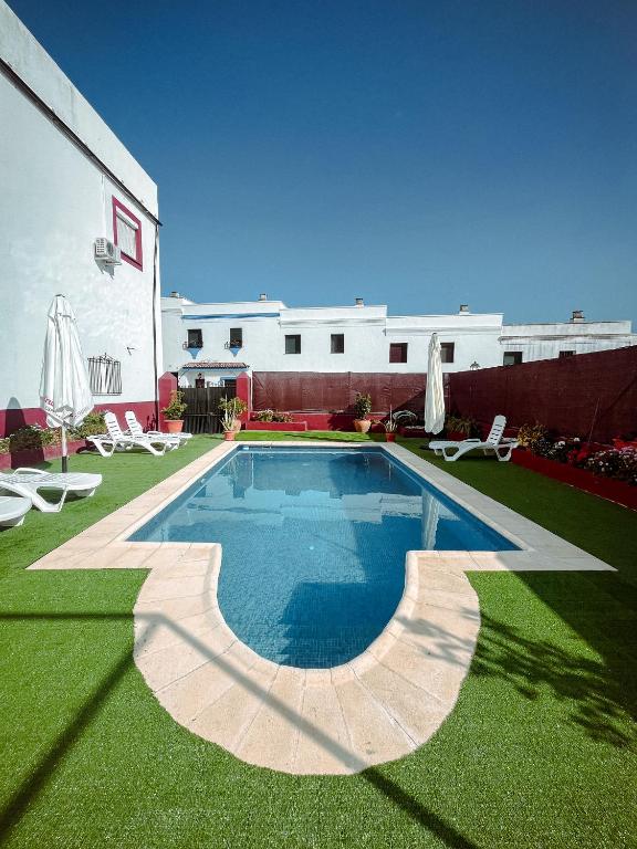 Bazén v ubytování Hostal El Pinar nebo v jeho okolí