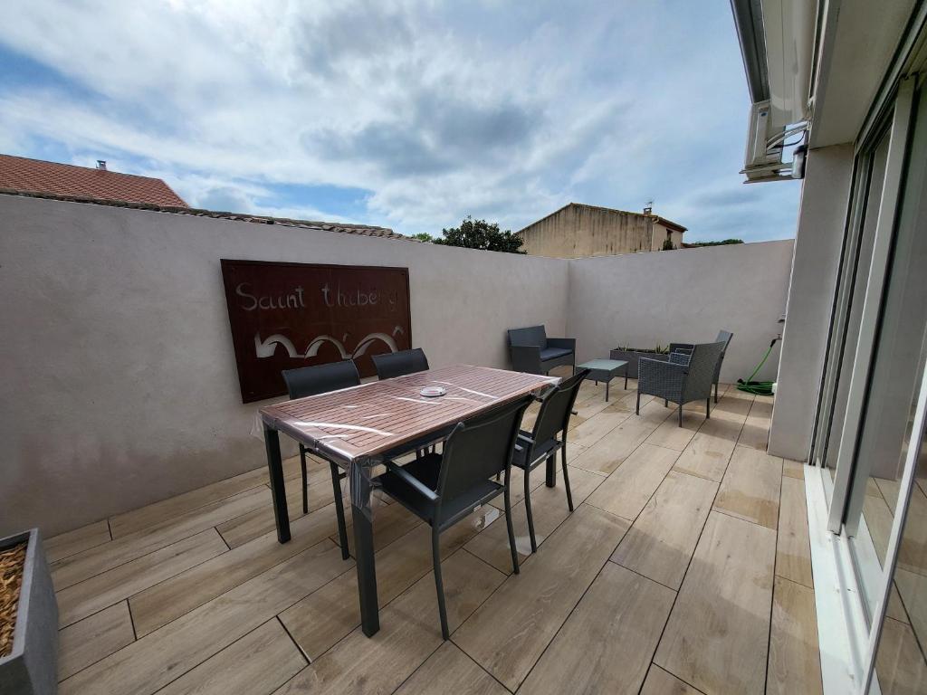 Μπαλκόνι ή βεράντα στο Location saisonnière à Saint-Thibéry - Appartement 88 m2 avec terrasse et garage