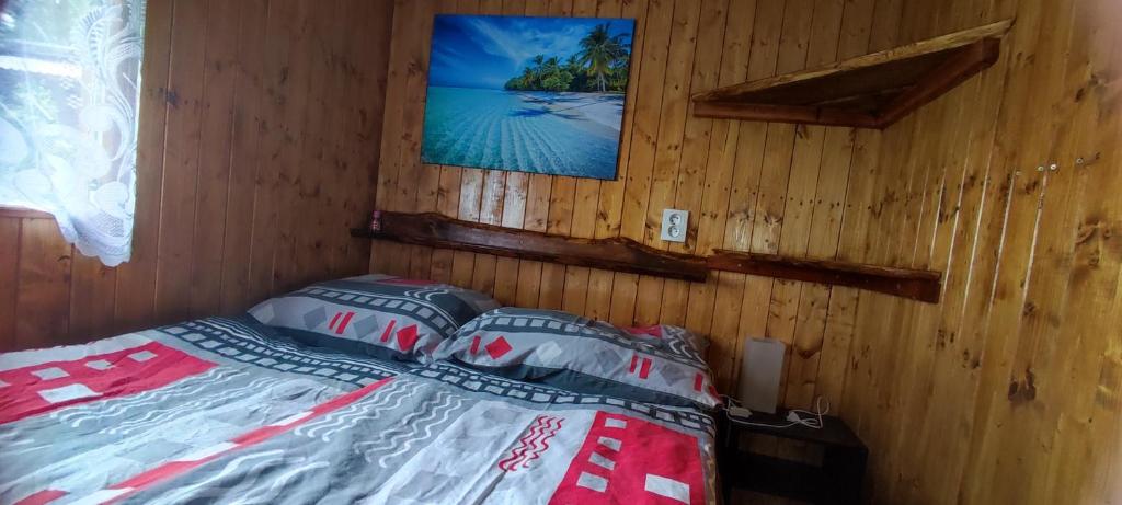 Postel nebo postele na pokoji v ubytování Pronájem dřevěného mobilheimu Štít