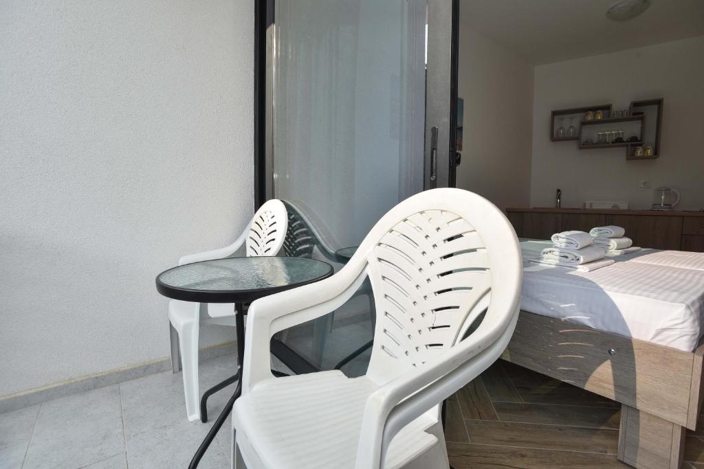 Postel nebo postele na pokoji v ubytování Apartments Jadranski Biser