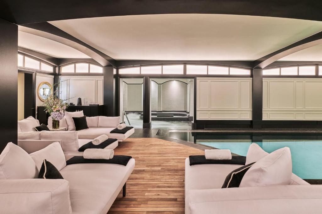 Posezení v ubytování Hôtel Barrière Fouquet's Paris