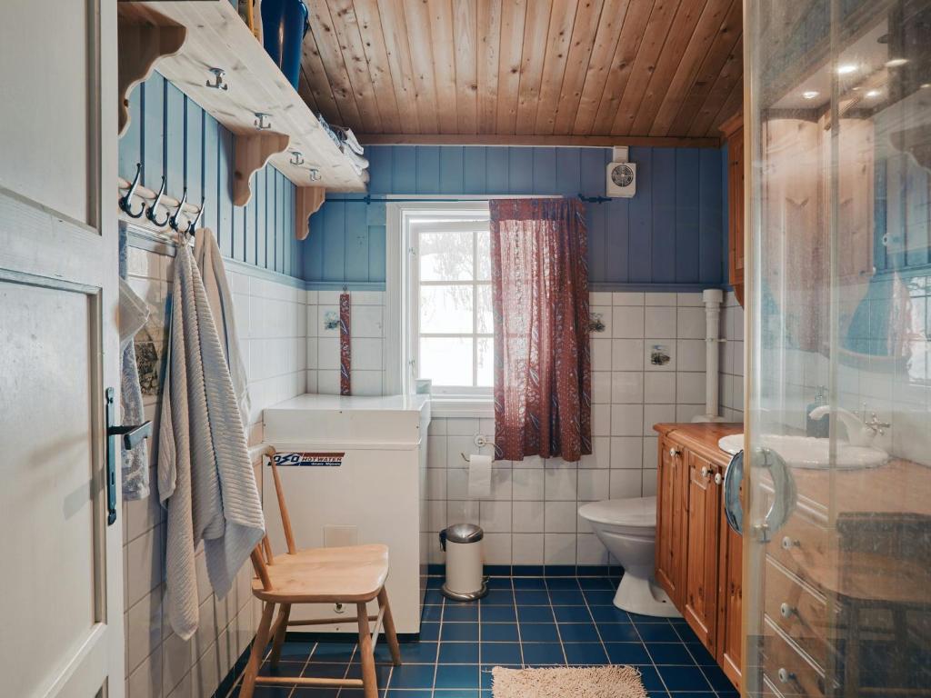 a bathroom with a toilet and a sink and a window at Hytte I Uvdal Med Ski-Inout in Uvdal