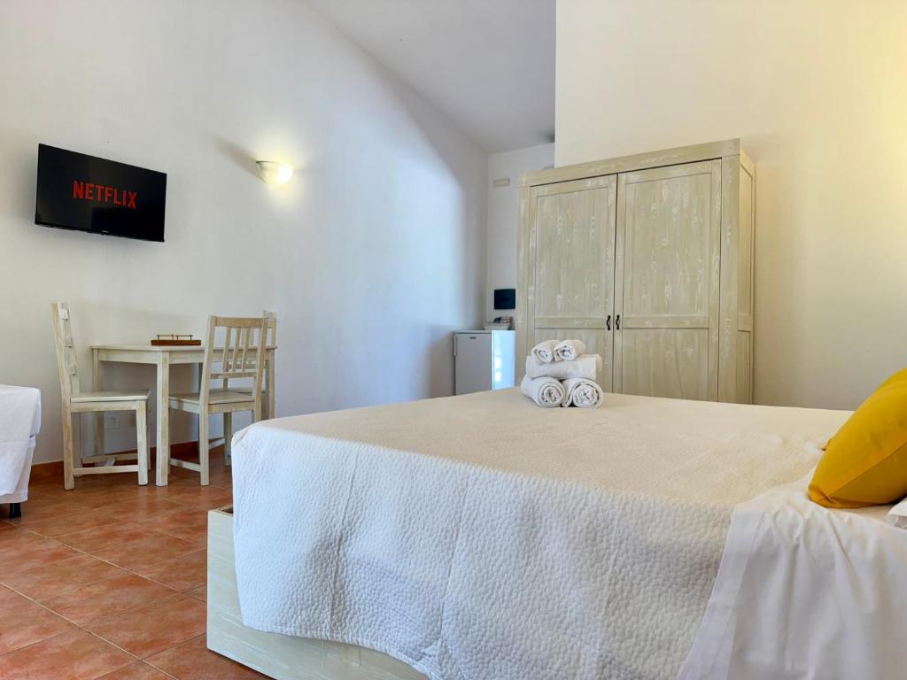 Postel nebo postele na pokoji v ubytování Green Hotel "I Mandorli di Dommos"
