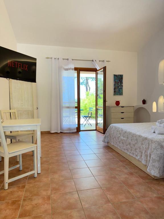 Postel nebo postele na pokoji v ubytování Green Hotel "I Mandorli di Dommos"
