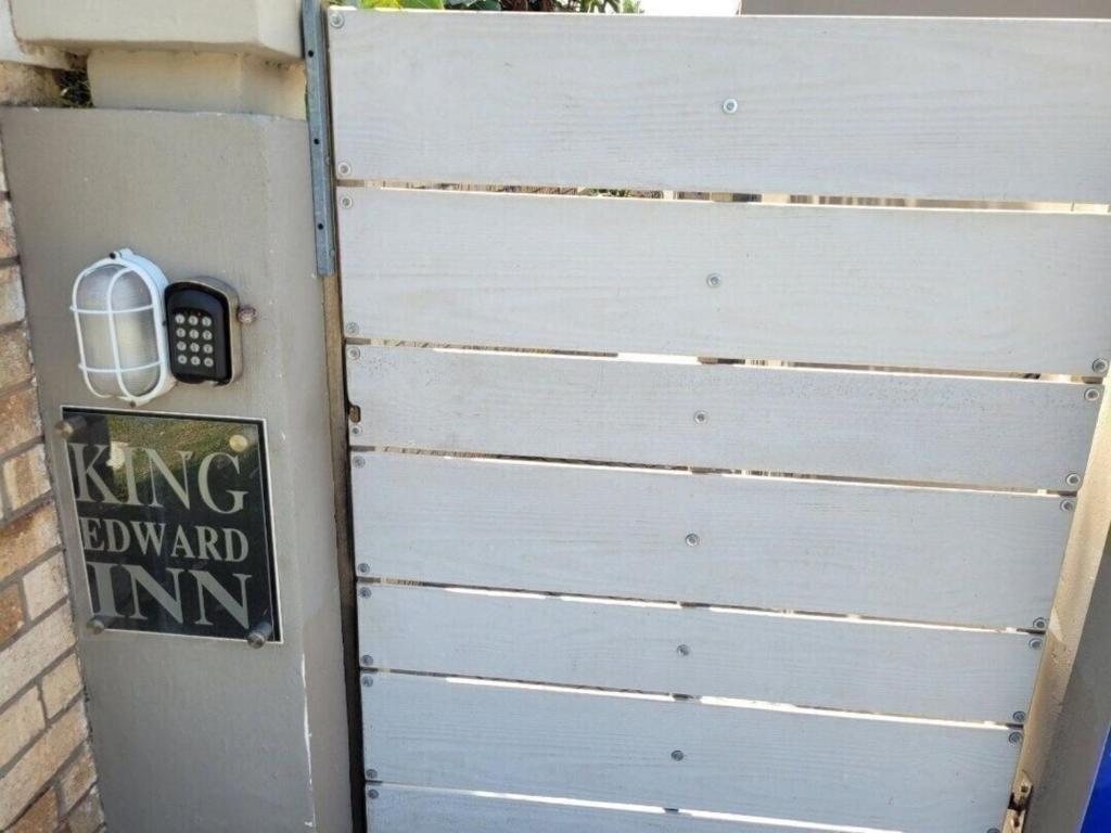 Πιστοποιητικό, βραβείο, πινακίδα ή έγγραφο που προβάλλεται στο King Edward Inn 2