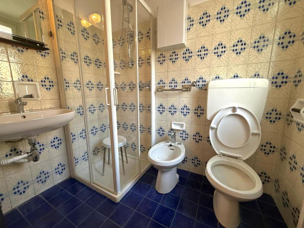 Koupelna v ubytování Albergo Dellangelo
