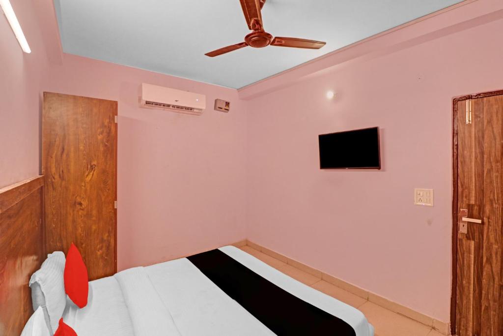 TV a/nebo společenská místnost v ubytování Hotel O Cherry Inn