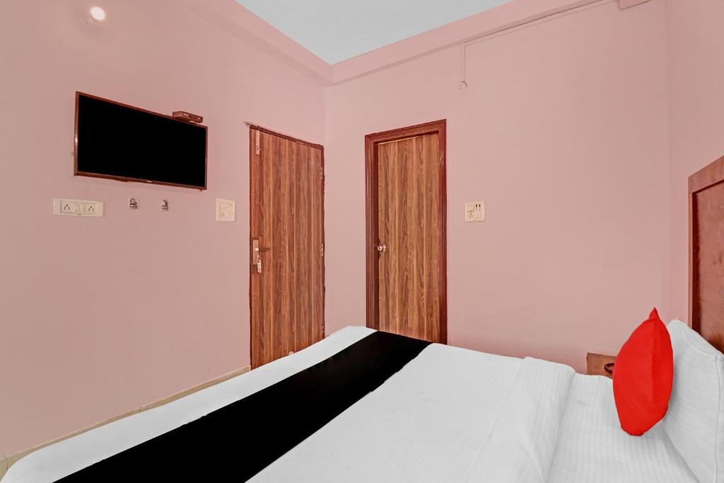 TV a/nebo společenská místnost v ubytování Hotel O Cherry Inn