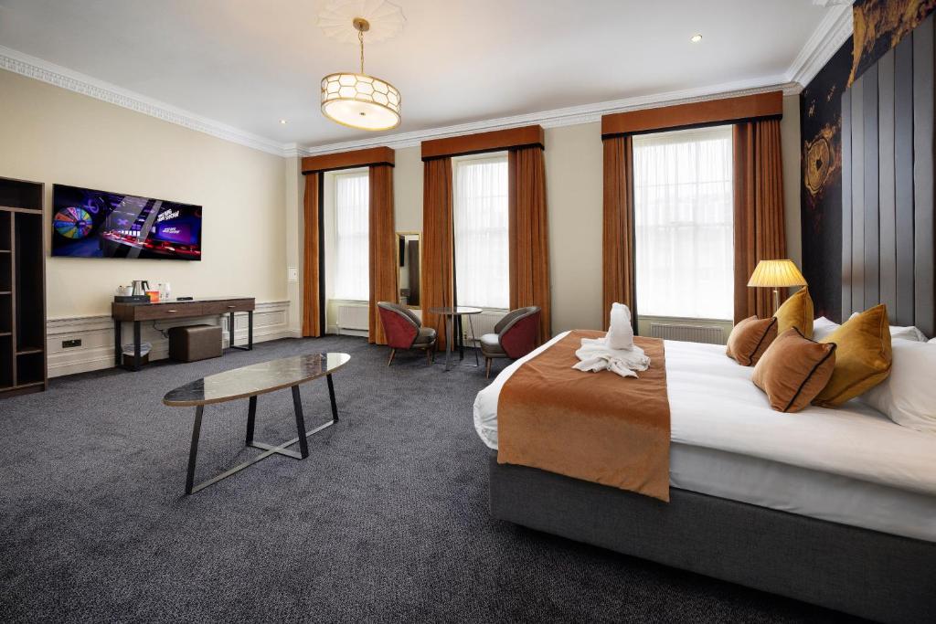 TV a/nebo společenská místnost v ubytování New Town Hotel